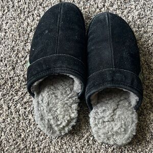 Cloud Nine sheep skin Men’s Black Slip-On Shearling-Lined Slippers